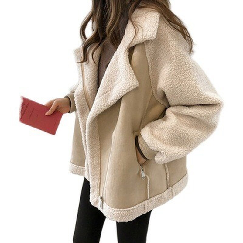 Damen Teddyjacke beige, Lammfell-Optik, Reißverschluss, Wintermode, warm, stylisch.