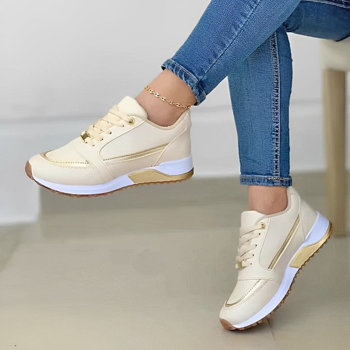 Beige Damen-Sneaker, Leder, sportlich, bequem, modisch, mit weißer Sohle, ideal für Freizeit.