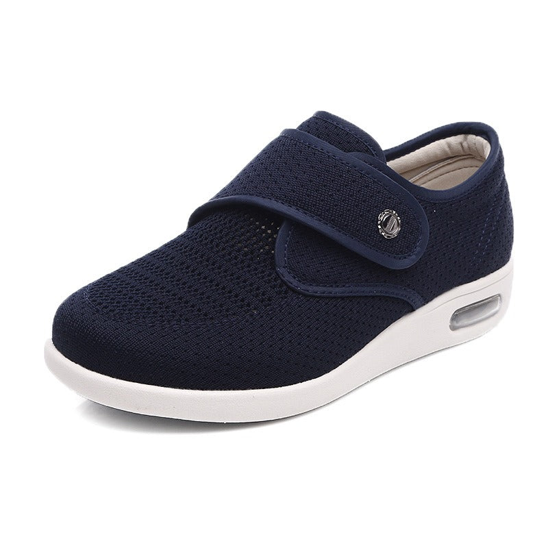 Dunkelblauer orthopädischer Schuh mit Klettverschluss, atmungsaktiv, rutschfeste Sohle.
