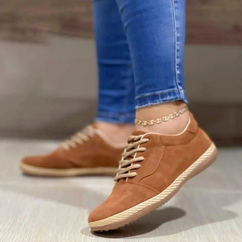 Damen Sneaker aus Wildleder, braun, mit flacher Sohle, modisch, bequem, Freizeit.