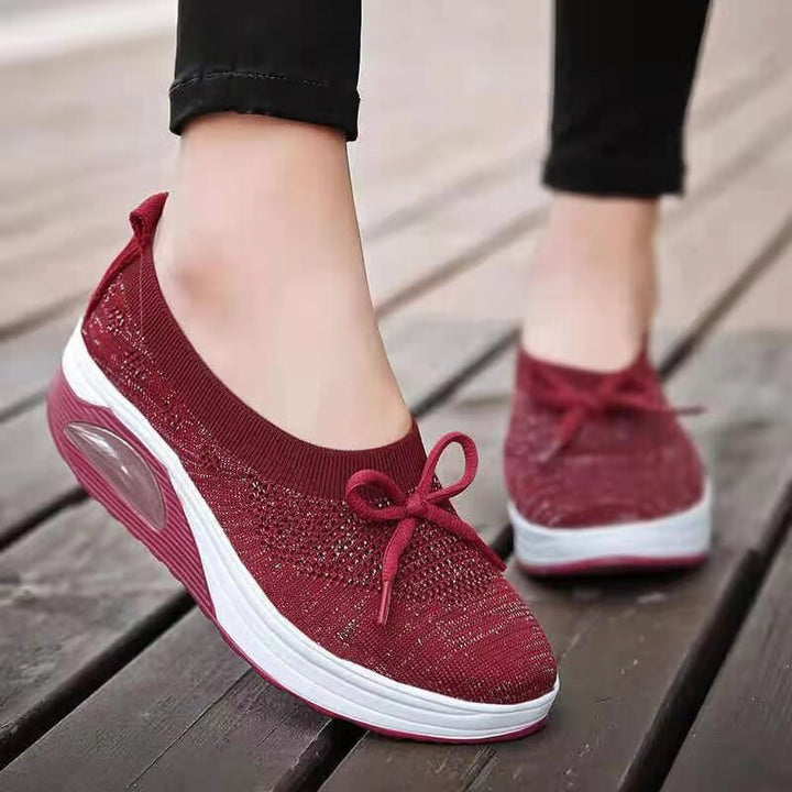 Damen Sneaker rot, atmungsaktiv, rutschfest, bequem, modisch, für Freizeit und Sport.