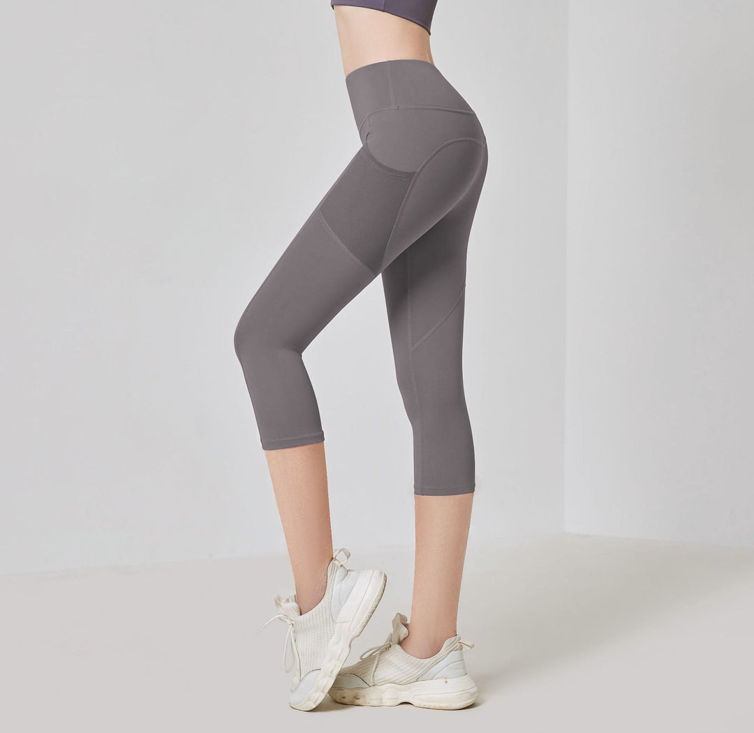 Dunkelgraue Damen-Leggings, knielang, sportlich, elastisch, ideal für Fitness und Yoga.