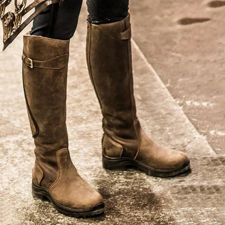 Braune Lederstiefel für Damen, kniehoch, modisch, robust, ideal für Herbst und Winter.