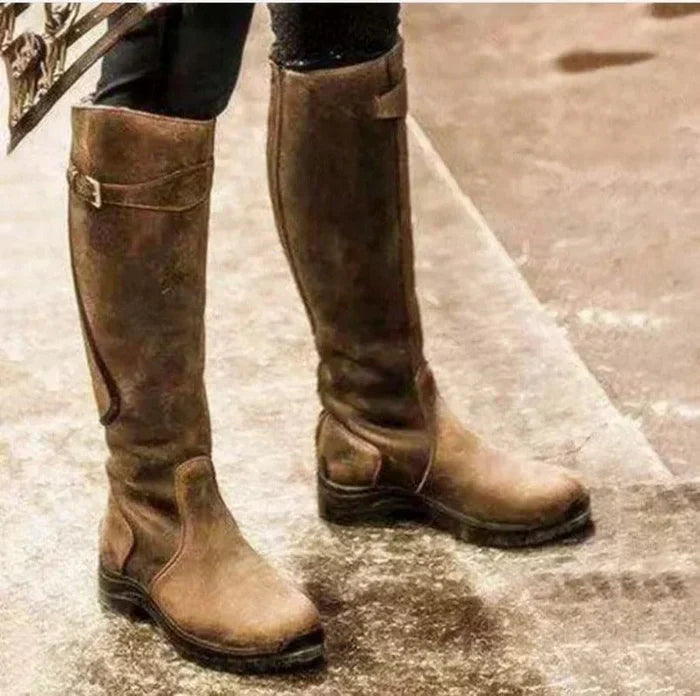 Braune Lederstiefel für Damen, kniehoch, robust, modisch, ideal für Herbst und Winter.