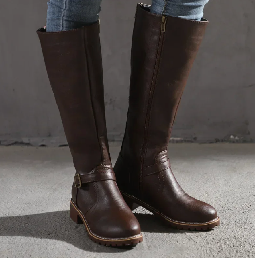 Dunkelbraune Lederstiefel für Damen, kniehoch, mit Reißverschluss, robustes Design.