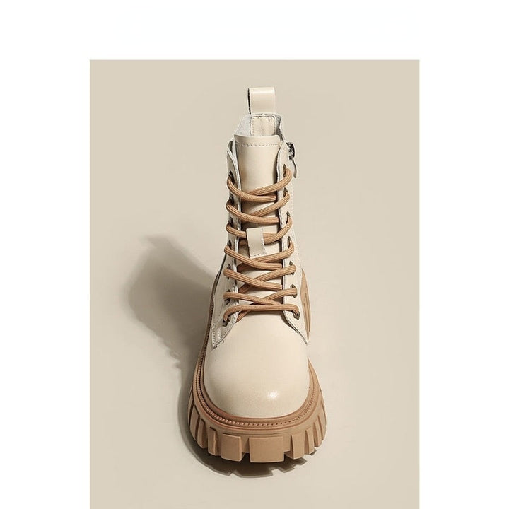 Beiger Damenstiefel aus Leder mit dicker Sohle und Schnürung, modischer Herbstschuh.