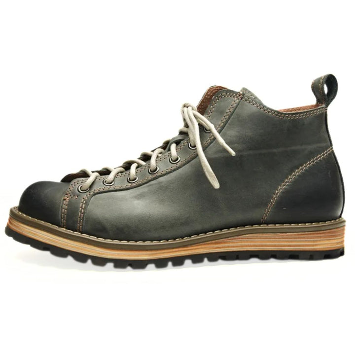 Grauer Lederstiefel mit Schnürsenkeln, rutschfeste Sohle, Outdoor-Schuh für Herren.