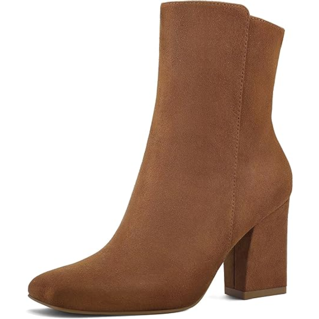 Brauner Wildleder-Stiefelette mit Blockabsatz, Damenmode, Herbstschuh, elegant und stilvoll.