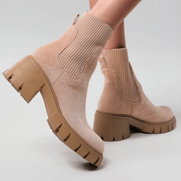 Beige Wildleder-Winterschuhe, klobiger Absatz, Damenstiefeletten, Luca Norelli, stilvoll.