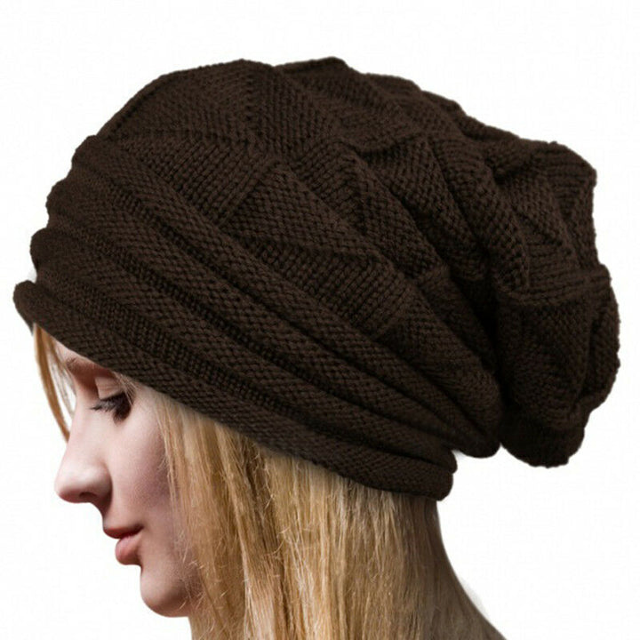 Damen Strickmütze, braun, Wintermode, warm, Beanie-Stil, weiches Material, modisches Accessoire.