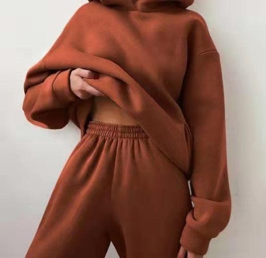 Brauner Damen-Hoodie und Jogginghose Set, gemütlich, Freizeitmode, Herbstkleidung.