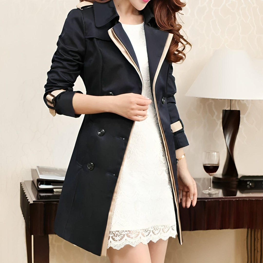Damen Trenchcoat schwarz, elegant, lang, Zara, Herbstmode, klassisch, stilvoll, Büro-Outfit.