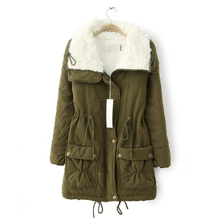 Damen Winterjacke, olivgrün, mit Kapuze und Kunstfell, warm, modisch, Parka-Stil.