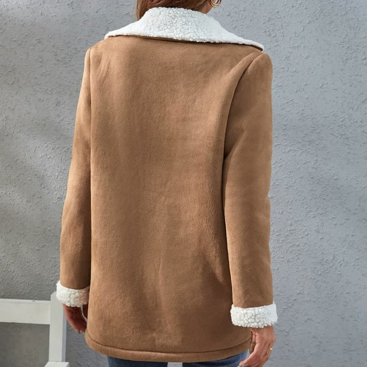 Damen Winterjacke, braun, Lammfellkragen, warm, modisch, elegant, Herbstmode, Rückansicht.