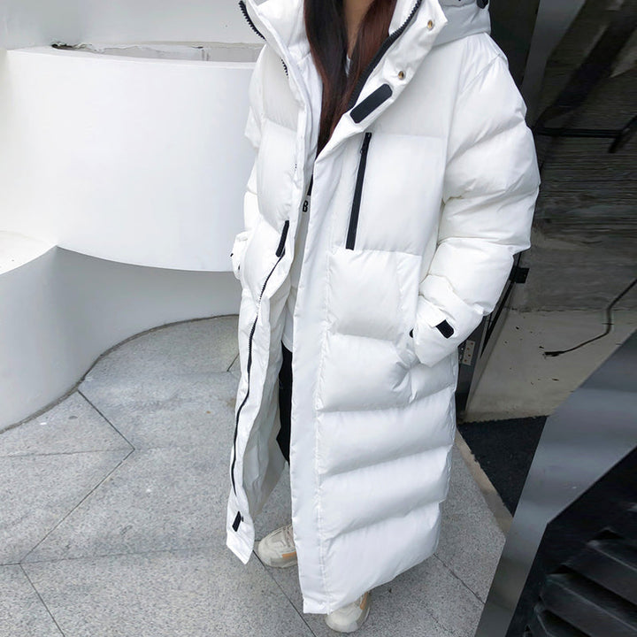Weiße Daunenparka Winterjacke mit Kapuze, langer Schnitt, Damenmode, warm und stilvoll.