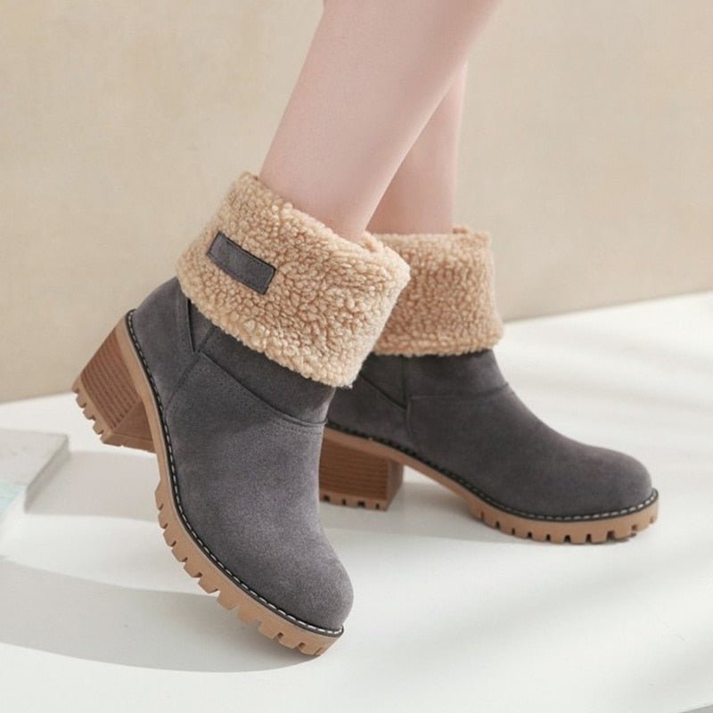 Graue Damen-Winterstiefel mit Absatz, Kunstfellfutter, rutschfeste Sohle, modisch und warm.