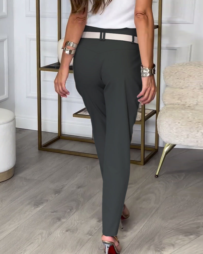 Damenhose in Dunkelgrau, elegant, mit Gürtel, ideal für Büro, aus hochwertigem Material.