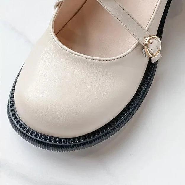 Damen-Lederslipper, beige, mit Schnalle, rutschfeste Sohle, modisch und bequem.