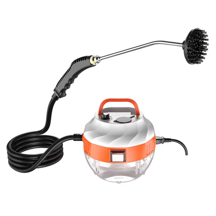 Tragbarer Dampfreiniger, orange-silber, mit flexiblem Schlauch und Bürstenaufsatz.