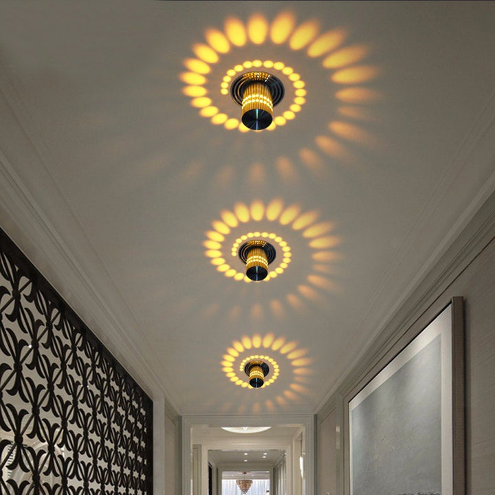 Moderne Deckenleuchte mit LED, goldfarben, dekoratives Muster, Flurbeleuchtung.