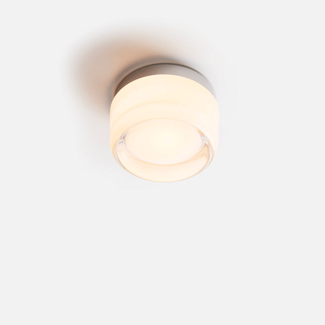 Moderne Deckenleuchte, rund, weiß, Glas, LED, minimalistisch, Innenbeleuchtung, energiesparend.