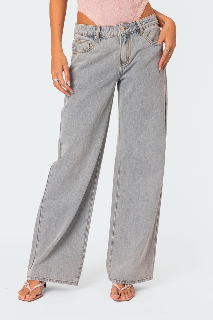Damen-Jeans, Relaxed Fit, hellblau, Stickerei auf Gesäßtasche, modisch, bequem.