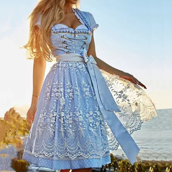 Blaues Dirndlkleid mit Spitze, traditionell, Damenmode, Trachten, Oktoberfest, Sommerkleidung.
