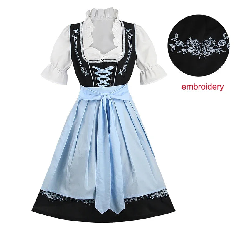 Schwarzes Dirndl mit blauer Schürze und weißer Stickerei, traditionelles bayerisches Kleid.