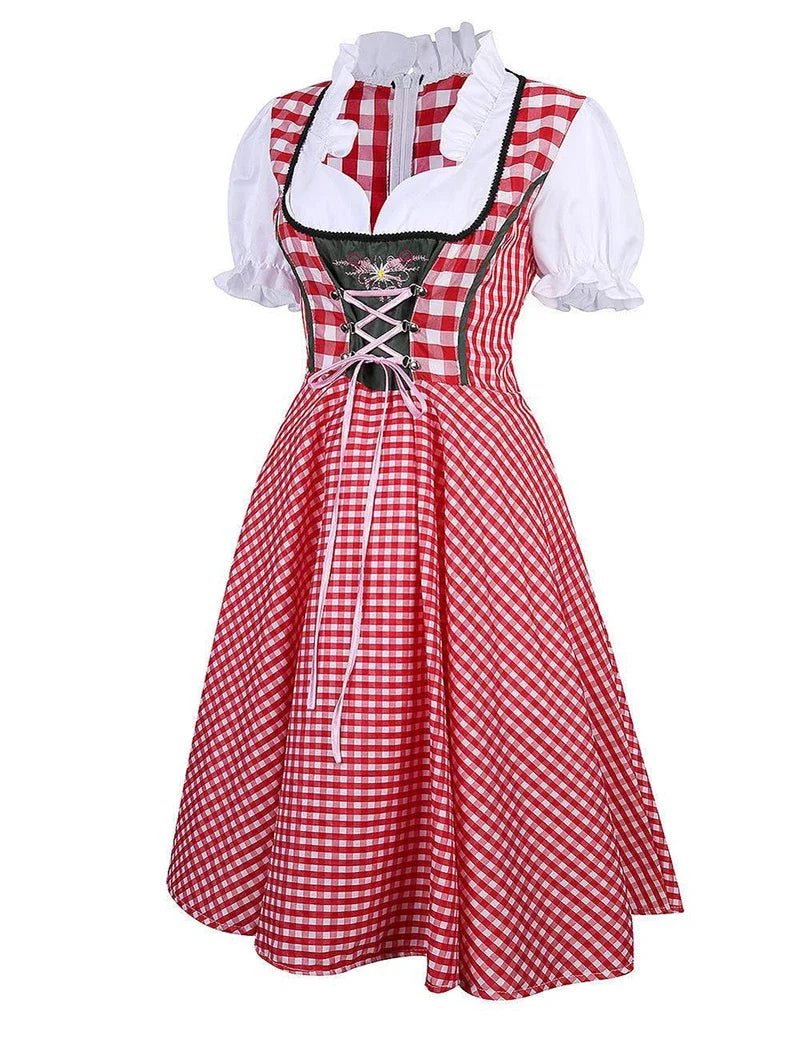 Rotes kariertes Dirndlkleid mit weißer Bluse, traditionell bayerische Tracht für Oktoberfest.