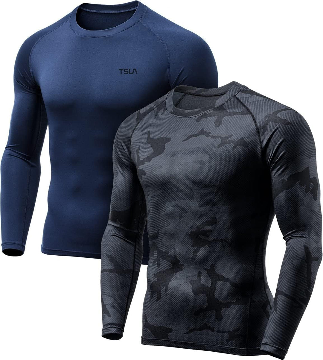 Zwei langärmlige Kompressionsshirts, blau und camo, für Herren, Sportbekleidung.