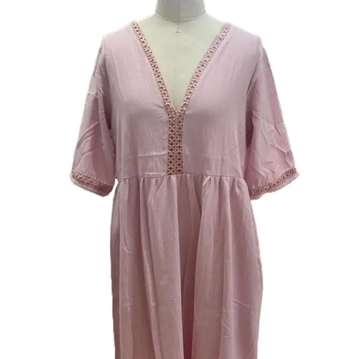 Rosa Damenkleid mit V-Ausschnitt, Spitze, Halbarm, Sommermode, Baumwolle.