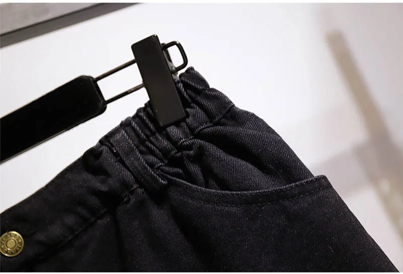 Schwarze Jeans mit elastischem Bund, Detailansicht, Damenmode, lässig, hochwertig