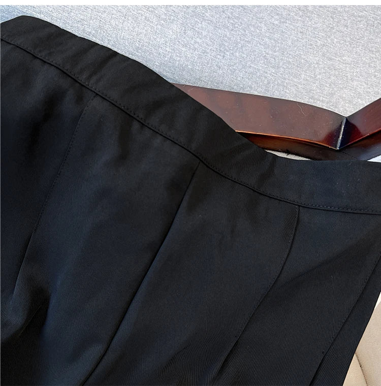 Schwarze Anzughose aus Baumwolle, elegant, knitterfrei, für Herrenmode.
