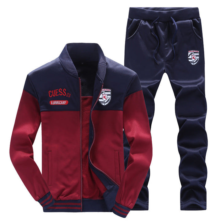 Zweiteiliger Trainingsanzug, rot-blau, mit Logo, Reißverschlussjacke und Jogginghose, Herrenmode.
