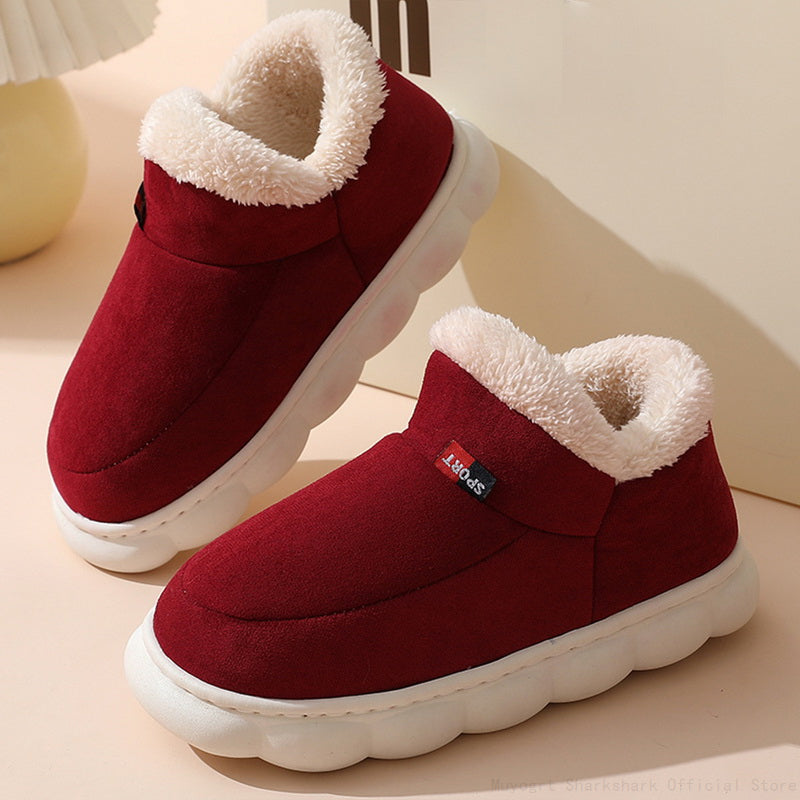 Rote Winter-Hausschuhe mit weißem Plüschfutter, rutschfeste Sohle, gemütlich und warm.