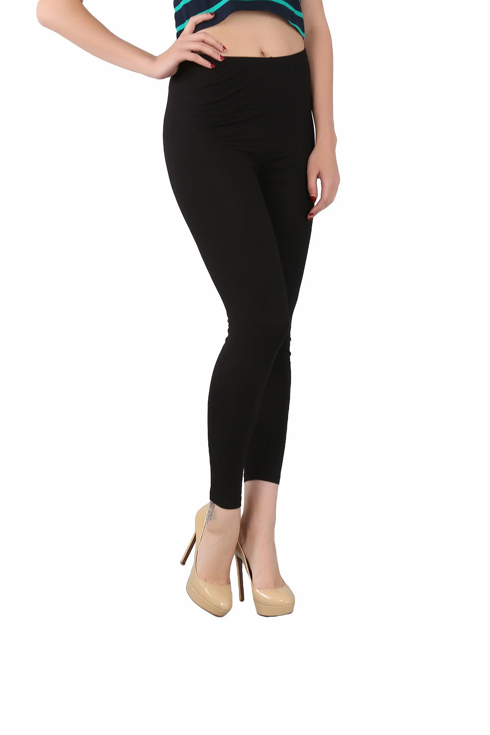 Damen schwarze Leggings, figurbetont, elastisch, ideal für Freizeit und Sport.