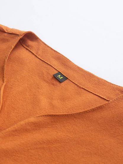 Orange T-Shirt aus Baumwolle, Größe M, Nahaufnahme, weicher Stoff, modisches Design