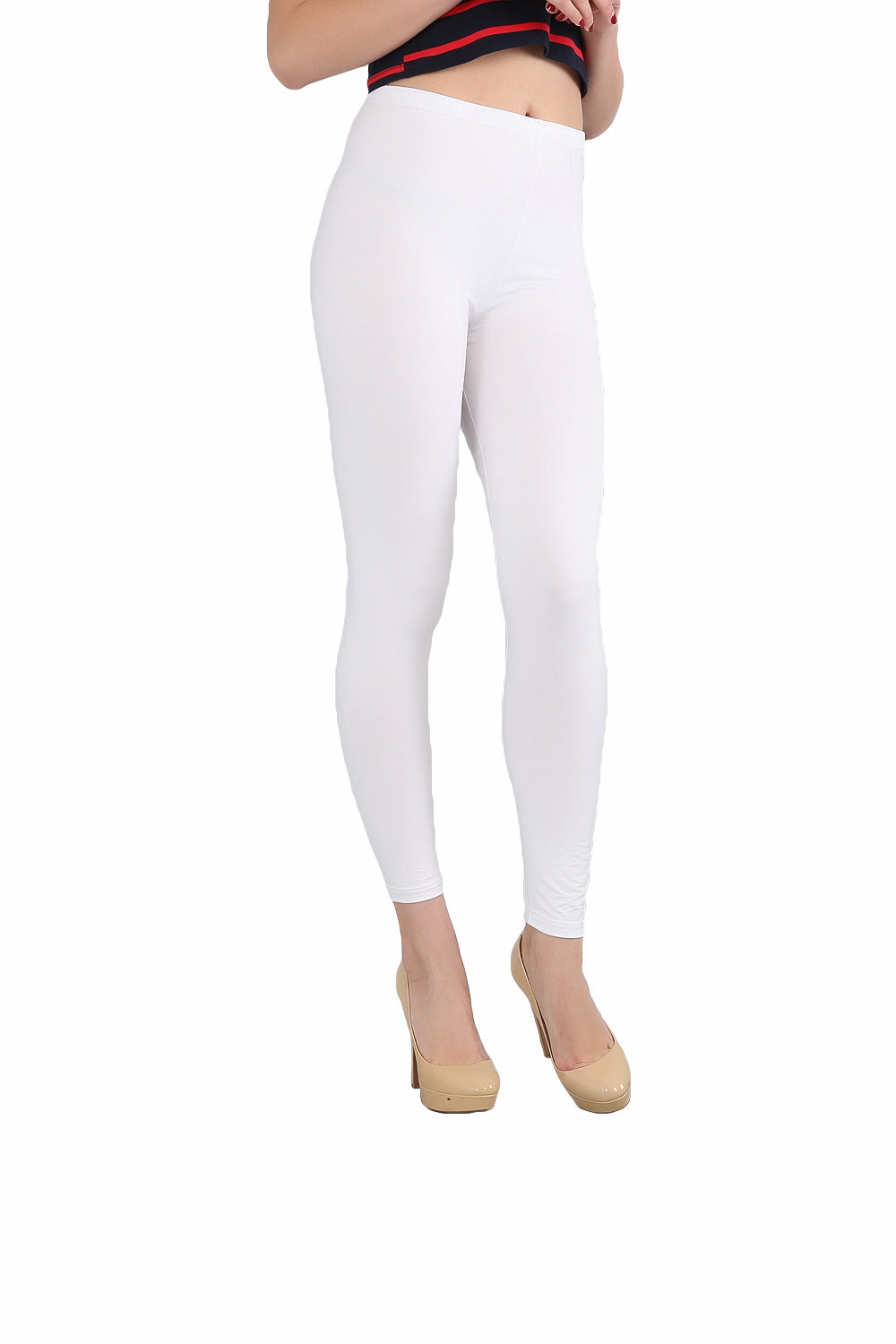 Weiße Damen-Leggings, figurbetont, elastisch, bequem, ideal für Freizeit und Sport.