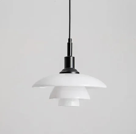 Weiße Pendelleuchte, modernes Design, Metall, skandinavischer Stil, Wohnzimmerbeleuchtung.