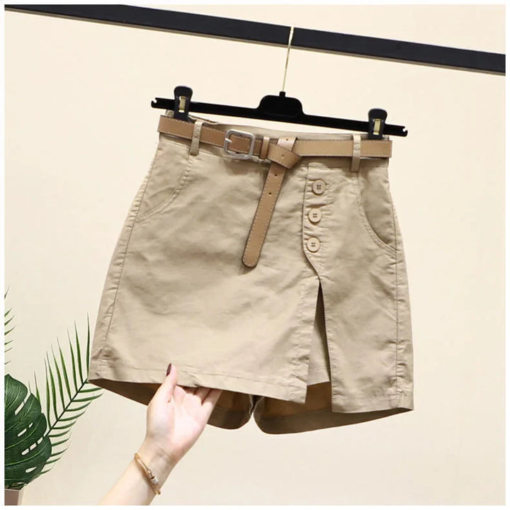 Beige Damenrock mit Gürtel, Knopfleiste und Schlitz, Baumwolle, elegant, Sommermode.
