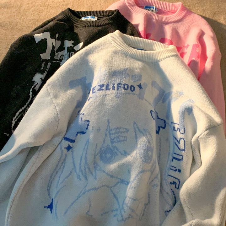 Drei Anime-Pullover in Schwarz, Weiß und Rosa mit Grafikdesigns auf einem Tisch.