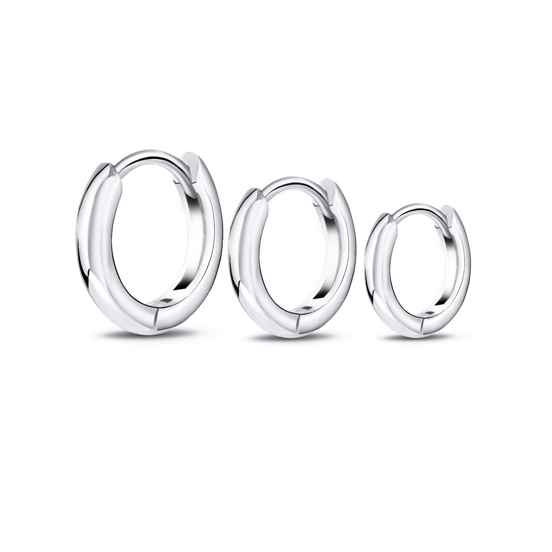 Drei silberne Creolen Ohrringe, glänzend, modisch, Schmuck für Damen.