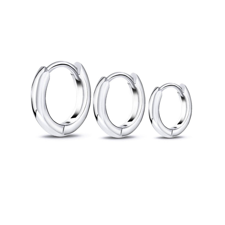 Drei silberne Creolen Ohrringe, glänzend, modisch, Schmuck für Damen.