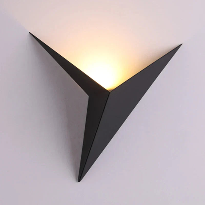Moderne schwarze Wandleuchte, dreieckig, minimalistisch, 3W, Nordic Style, Innenbeleuchtung.