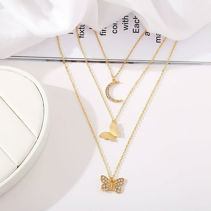 Goldene Halskette mit Schmetterling, Mond und Schmetterlingsanhänger, Damen Schmuck, elegant.