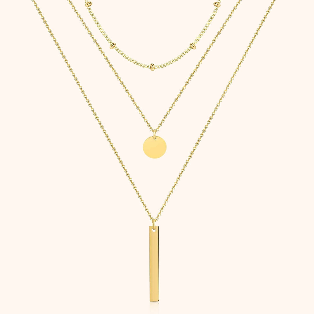 Dreifache goldene Halskette mit Anhängern, modisches Schmuckstück für Damen.