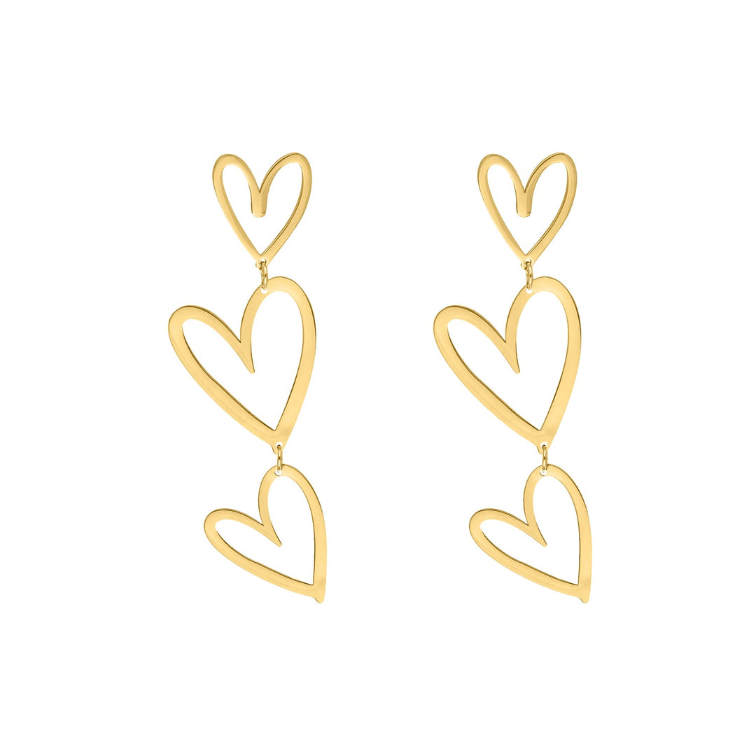 Goldene Ohrringe mit drei offenen Herzen, modisches Schmuckdesign, eleganter Stil.