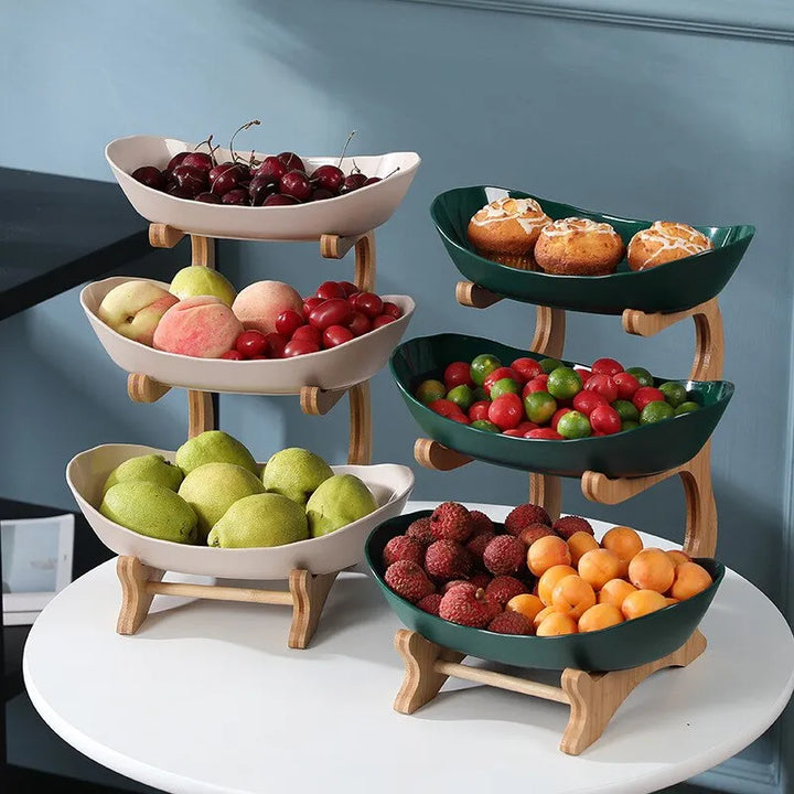 Obstschale aus Holz und Keramik, dreistufig, grün und weiß, für Küche oder Esstisch.