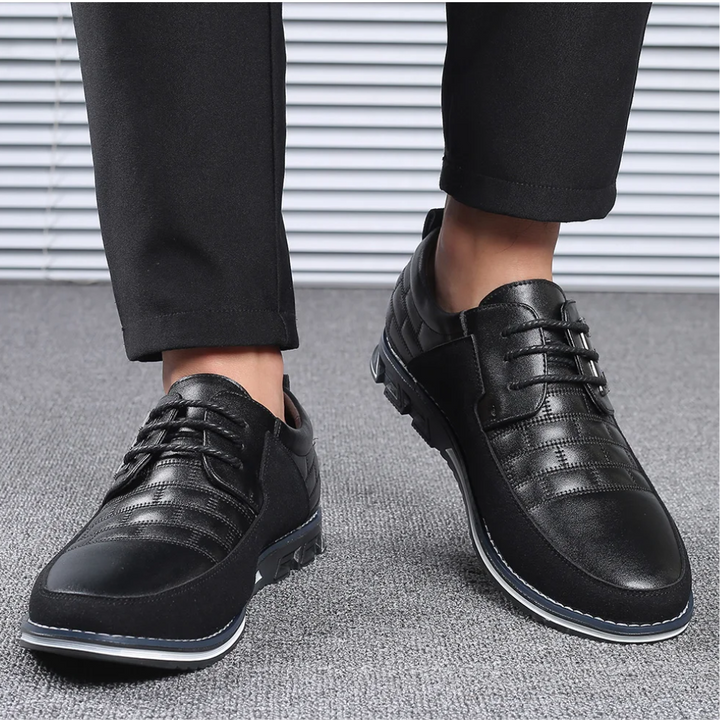 Schwarze Herren-Lederschnürschuhe, elegant, rutschfest, für Business und Freizeit.