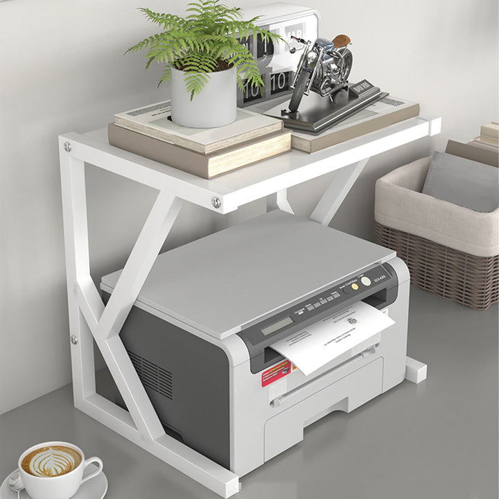 Weißes Regal mit Drucker, Büchern, Pflanze und Uhr, ideal für Büroorganisation.